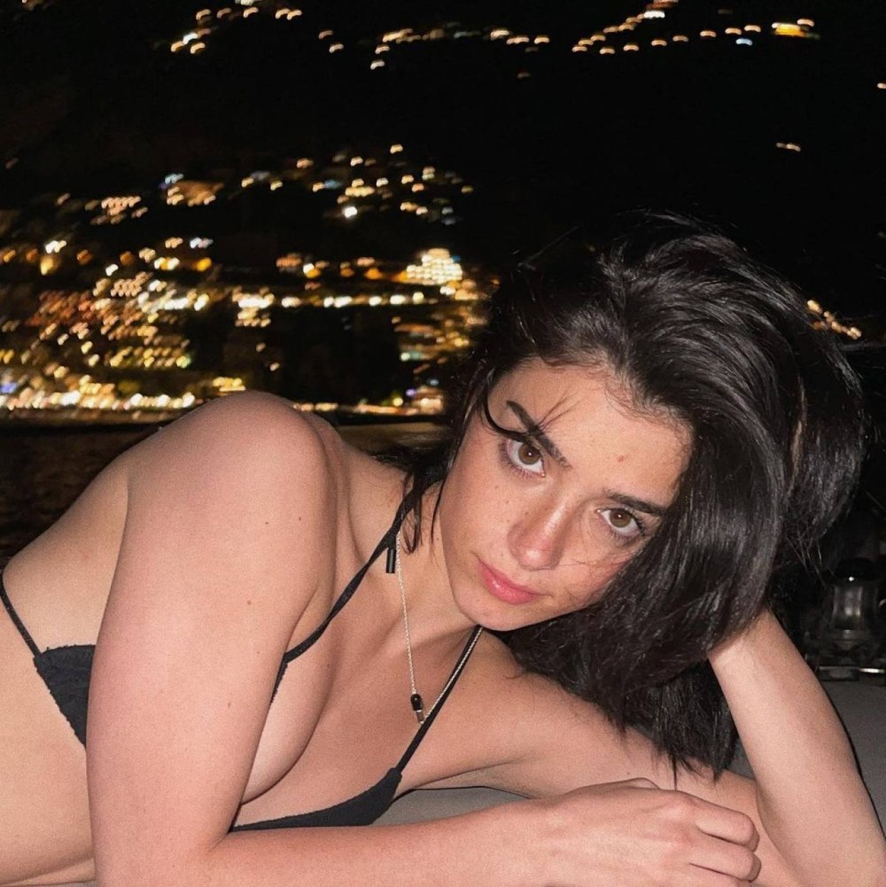 Model Shela a bela o