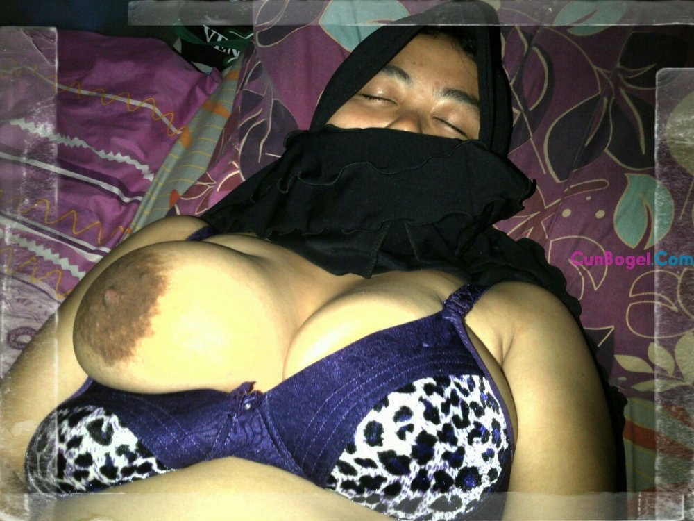 Muslims with big tits selfie