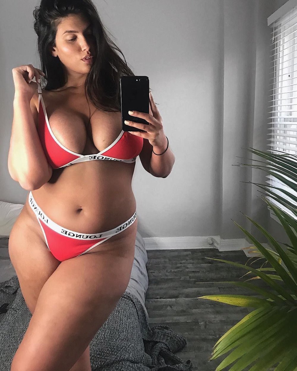 Alexandra Korsunskaya Plus Size