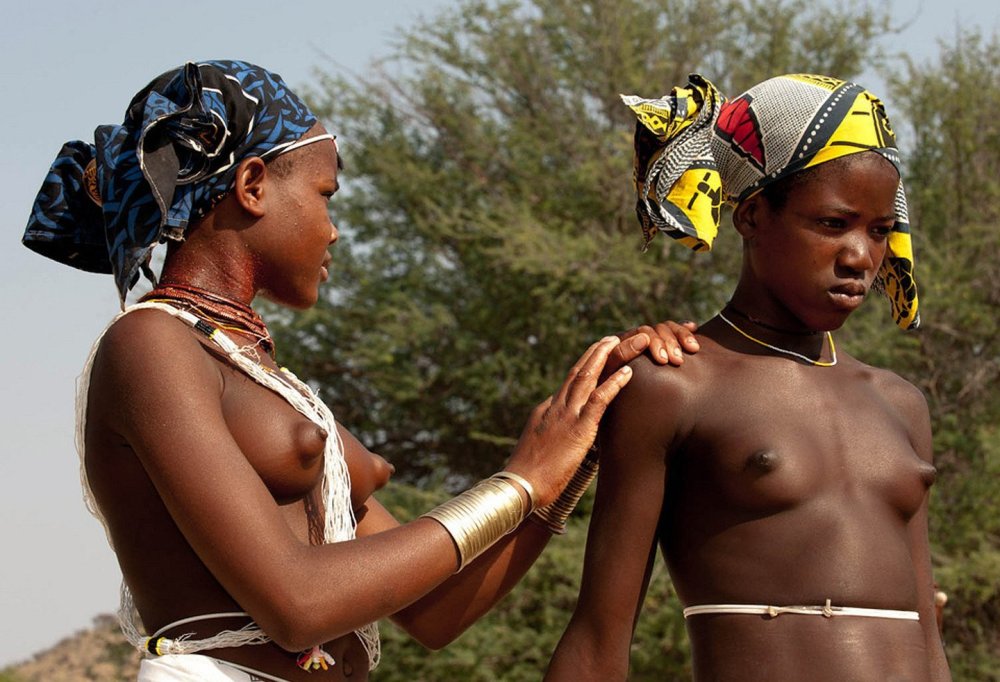 Naked African beauties