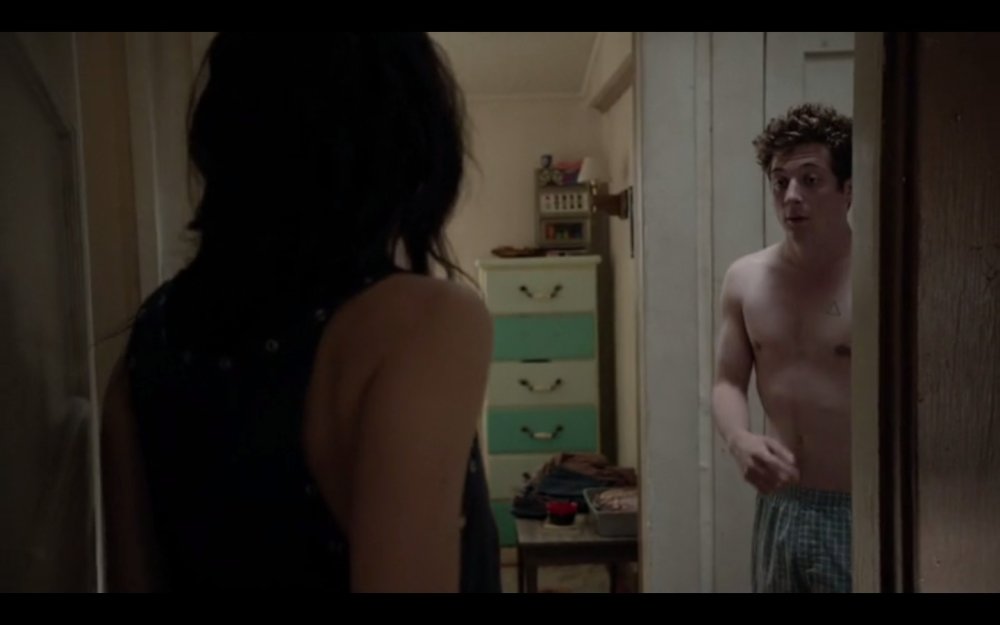 Jeremy Allen White with a naked torso
