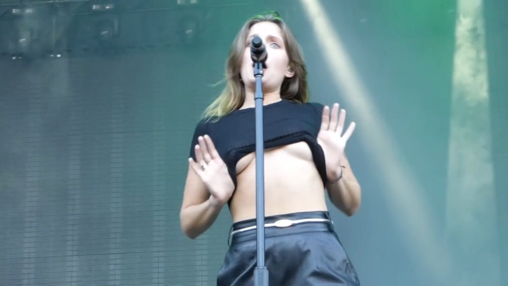 Singer tove lo naked breasts