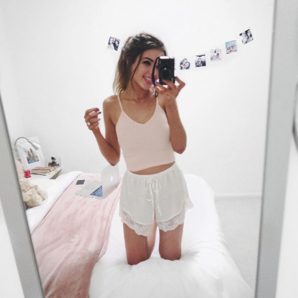Wumen Sicret Pajama Red in a cage