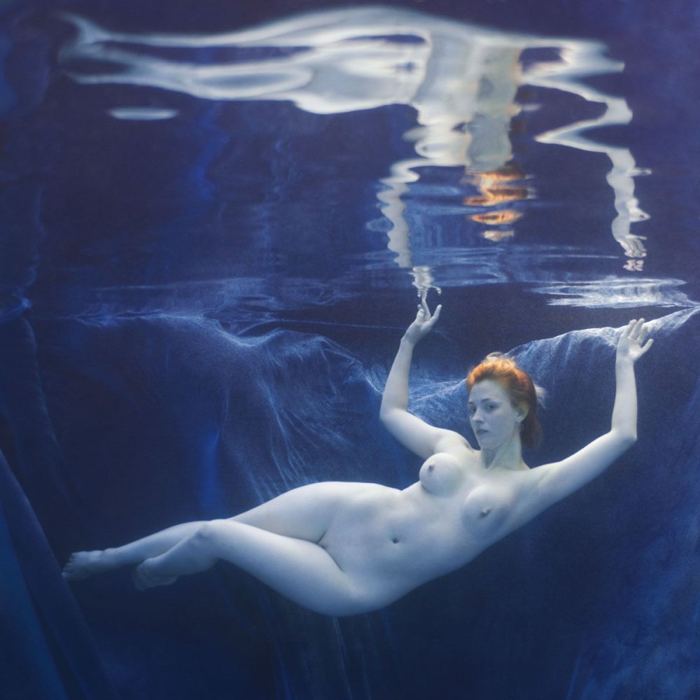 Erotic photo shoot in water
