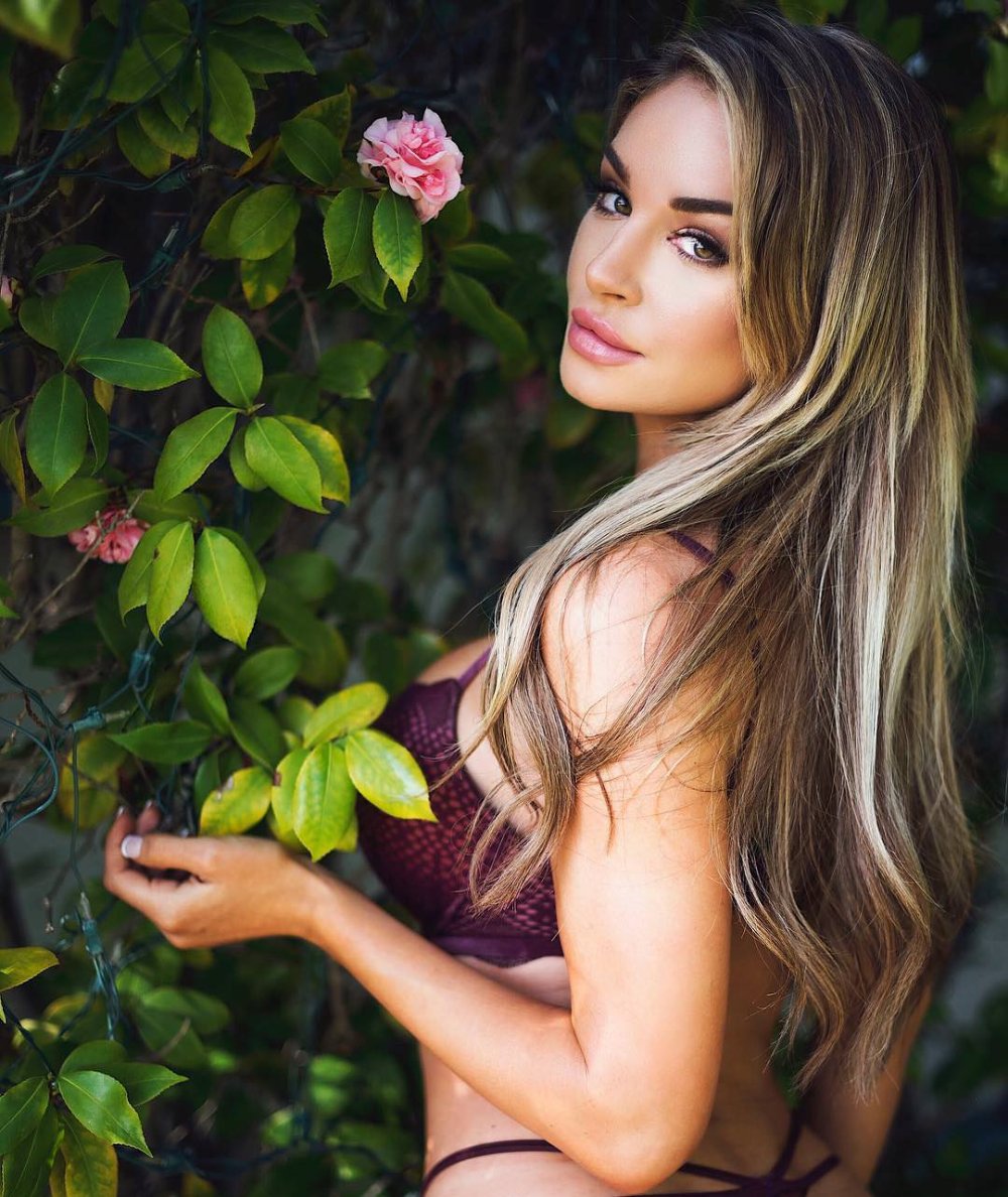 Isabella Fame is naked
