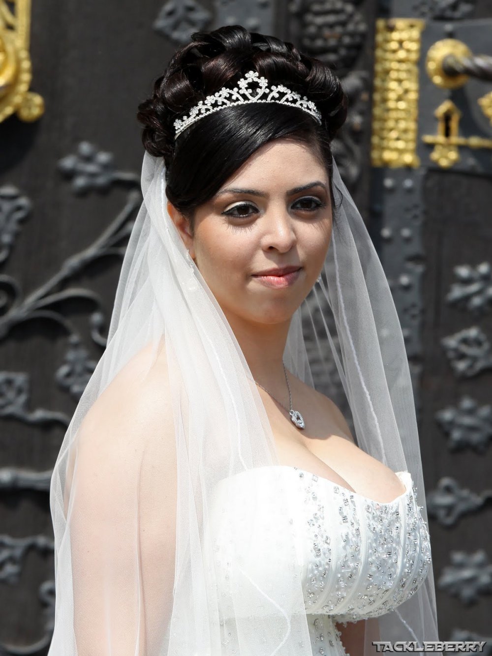 Brides with a large neckline