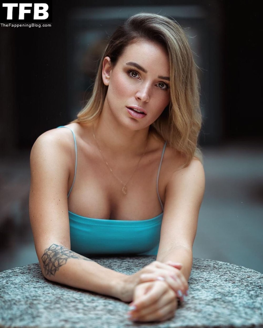Julia Roemmelt plum