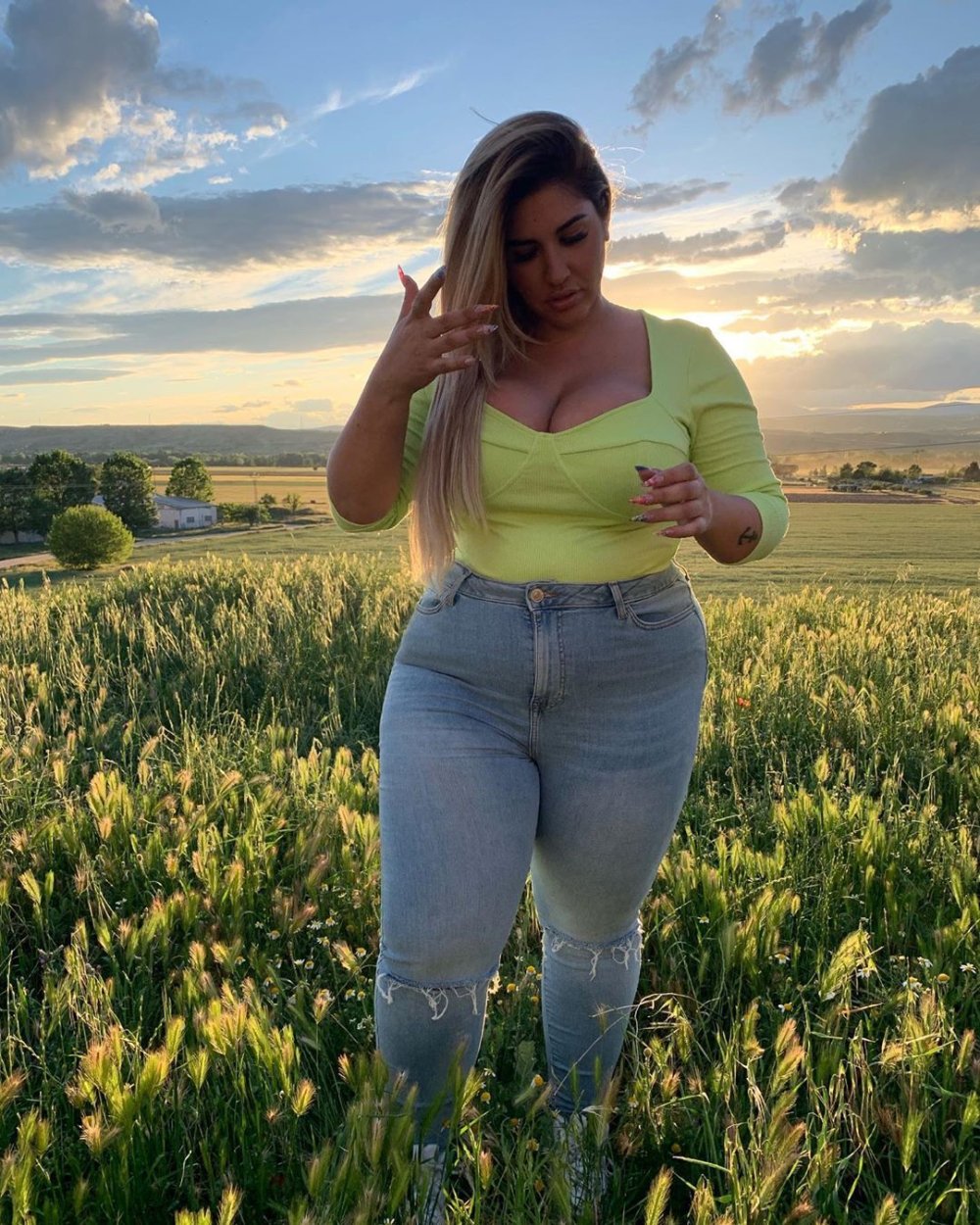 Goddess Shar Curvage 2020 feed