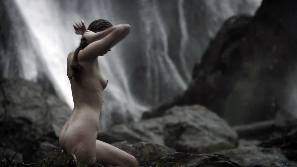 Naked women from the Vikings