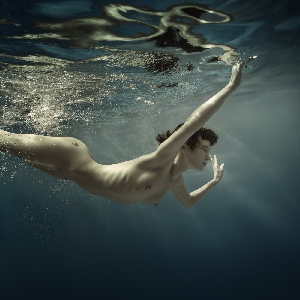 Diving nude
