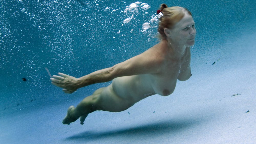 Beautiful hairy in the pool