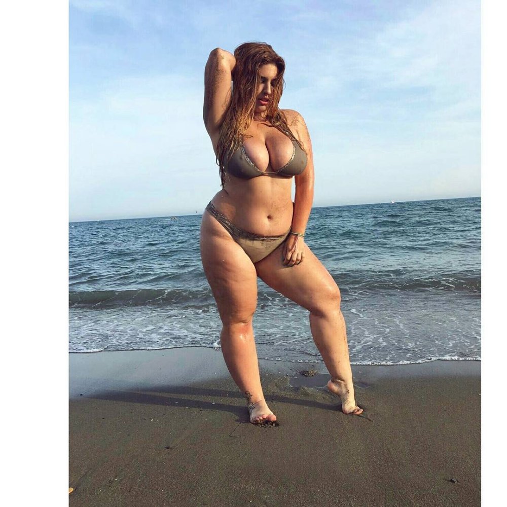 Natalia Lozano Plus-Size model