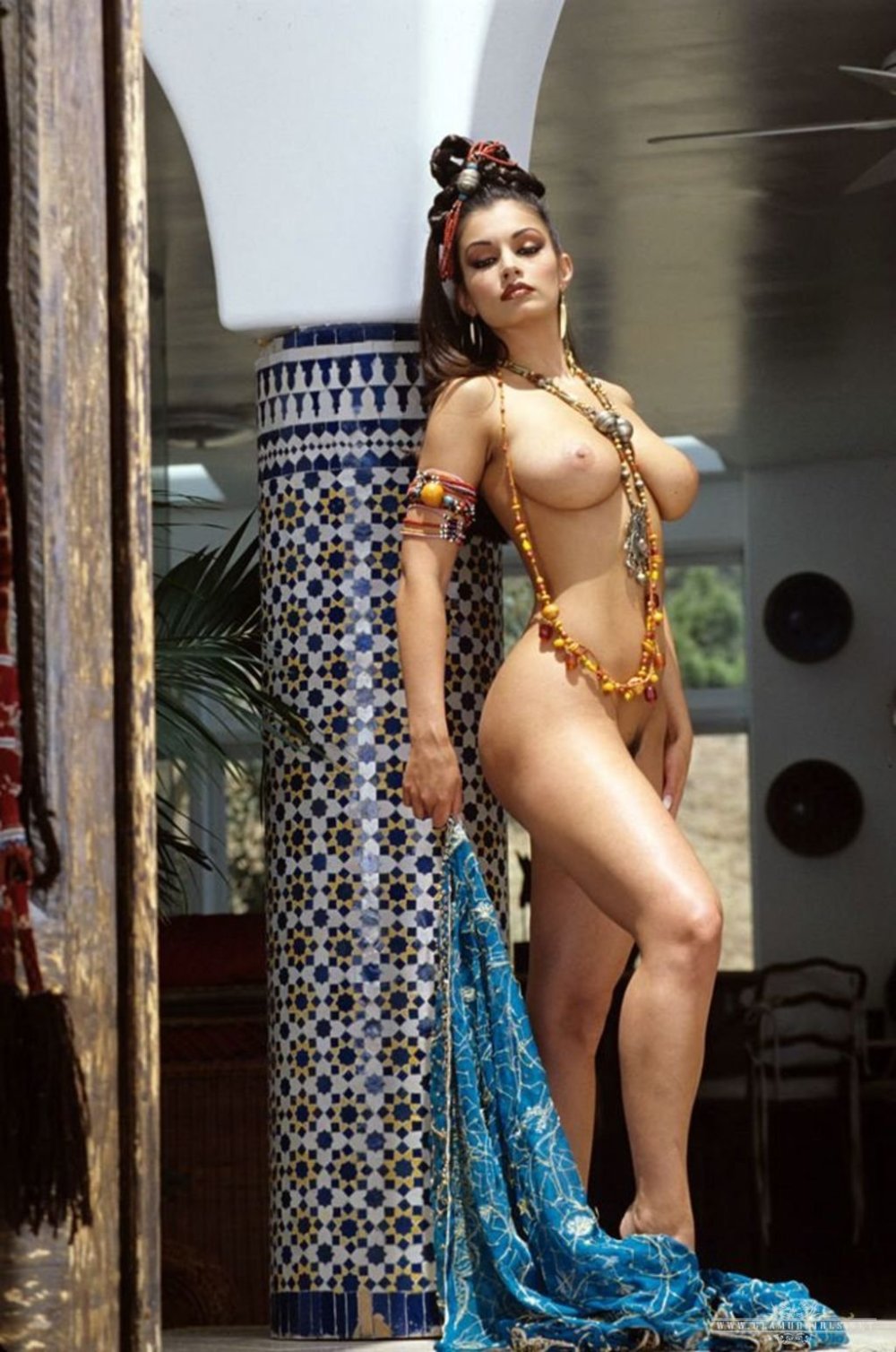 Sanny Leone in Sari Naked