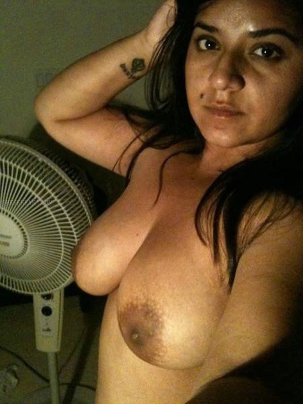 Busty Sexy Indian Babe Keira Get Shower in Naked Body