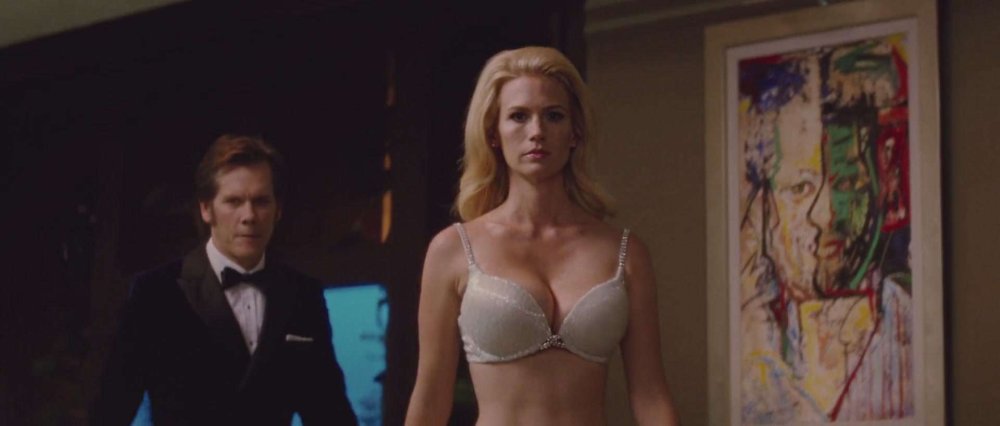 Jenjuari Jones in underwear