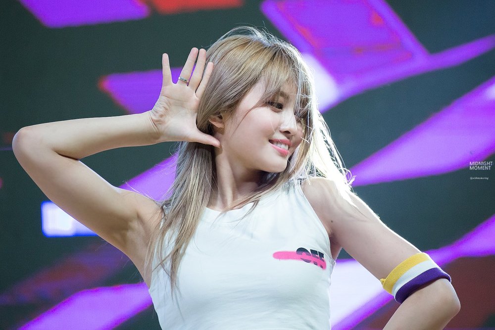 Hirai Momo figure