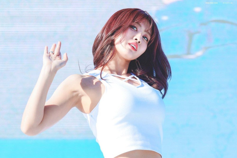 Hirai Momo