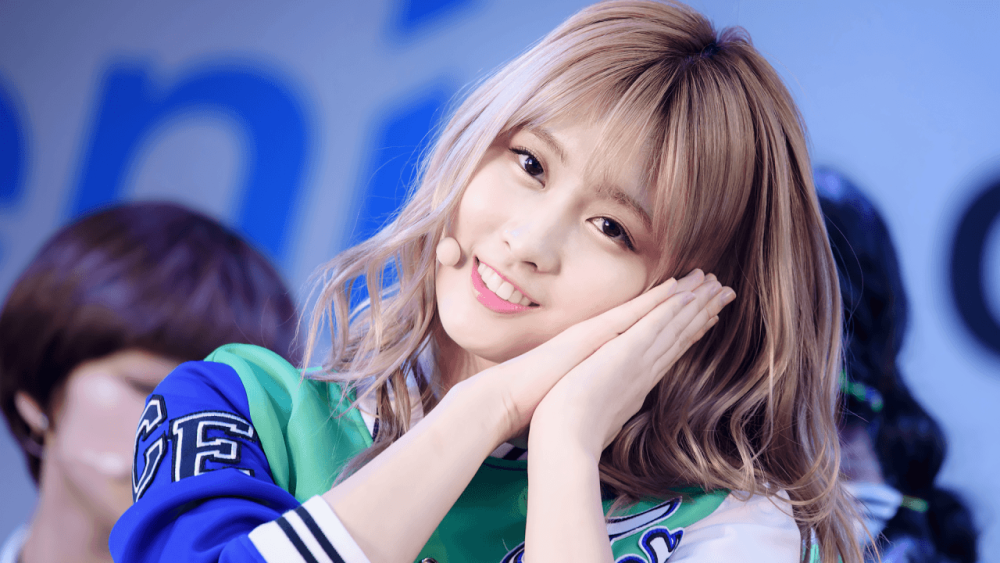 Momo TwiS without makeup