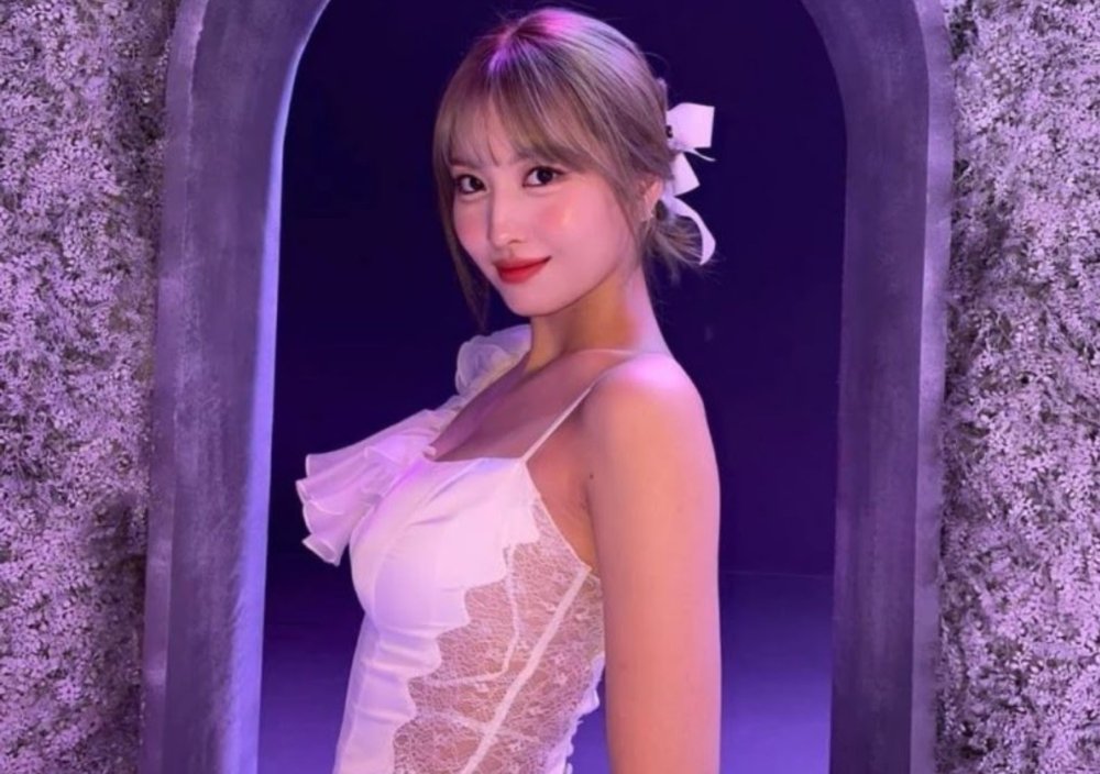 Momo Twice 16: 9