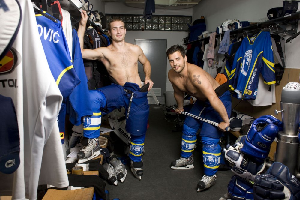 Naked women hockey players