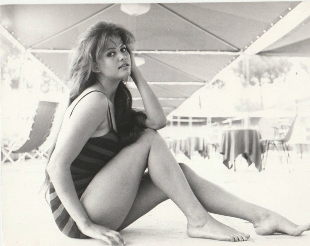 Claudia Cardinal Leg