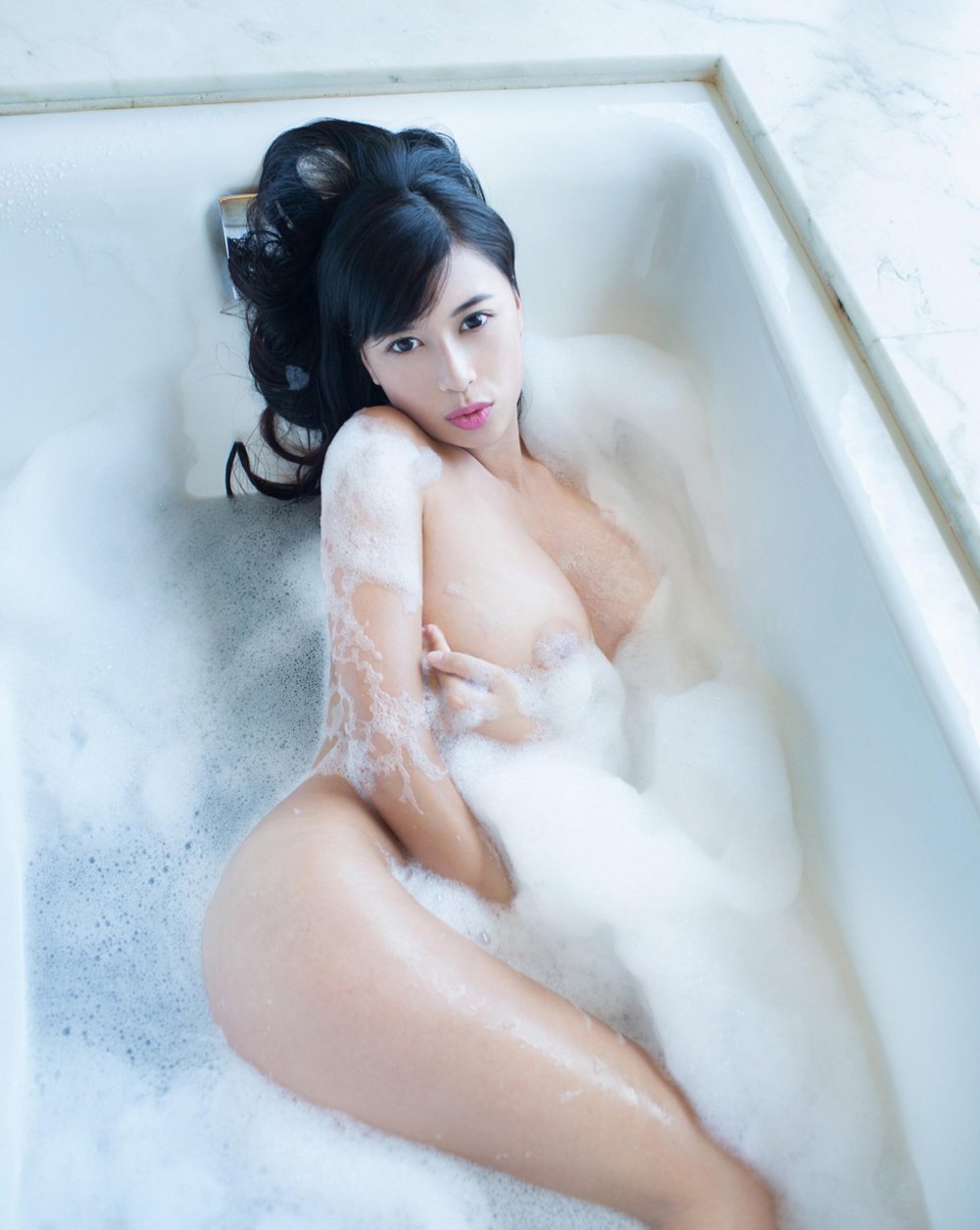 Beautiful naked Chinese women 18 years old