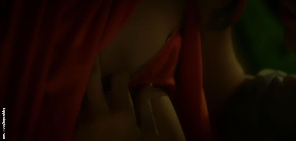 Alicia Silverstone Tits