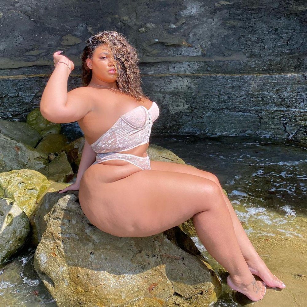 Model Alexus Danisha