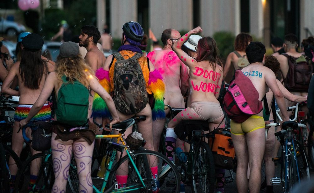 Naked bike racket naked women