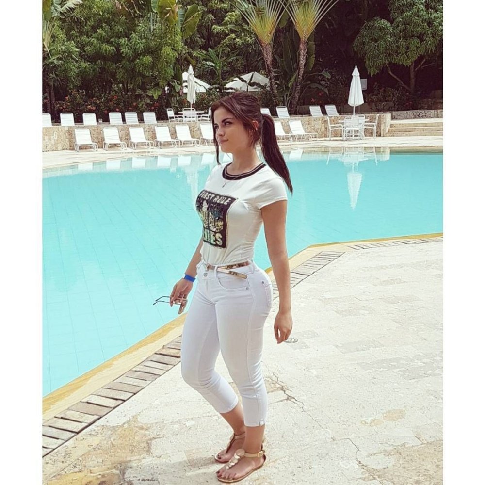 Model Linda Hermos