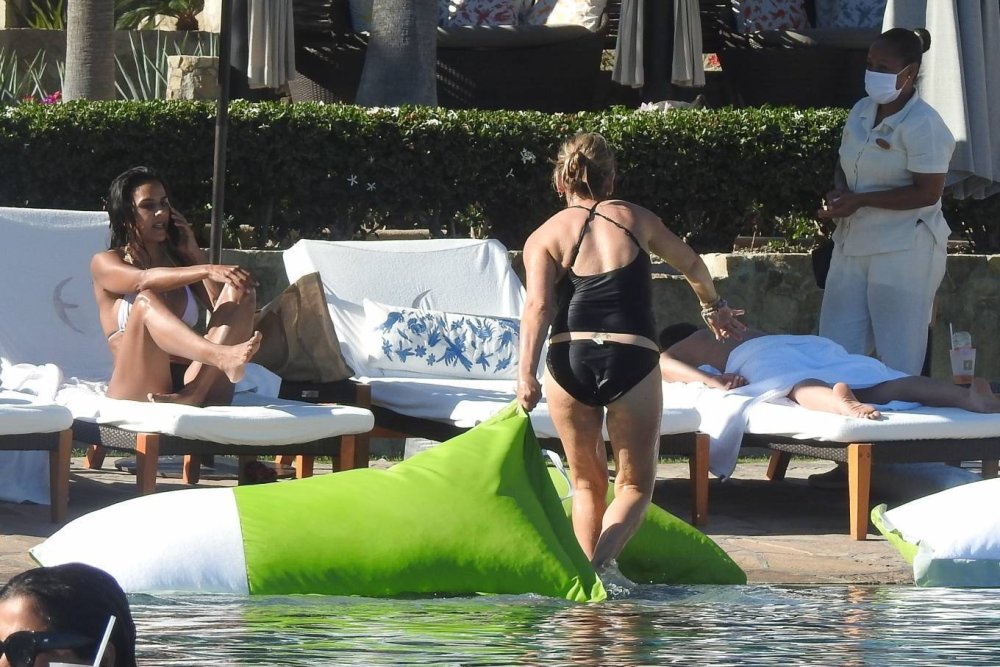 Sarah Michel Gellar breasts