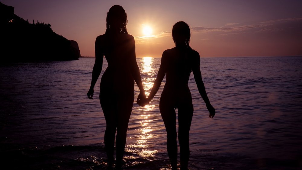 Hornylessbians Lilu Moon Honour May Sea Sand and Outdoor Sex
