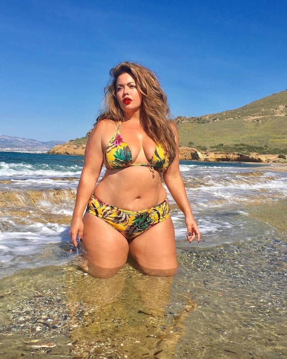 Iskra Lawrence Curvy