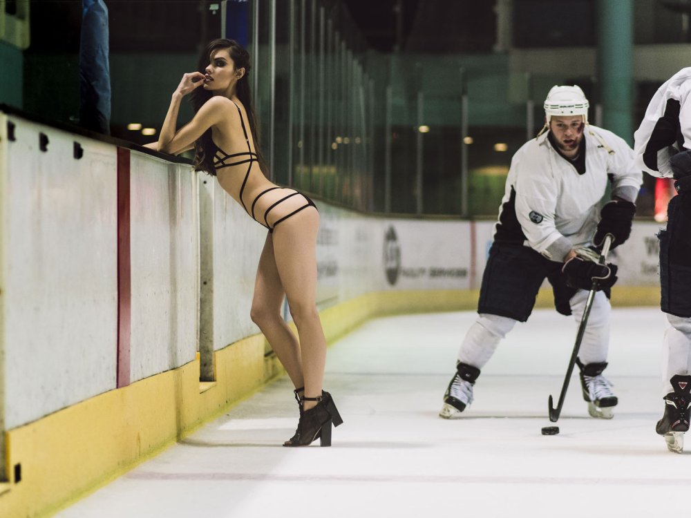 Khloe terae in a winter house