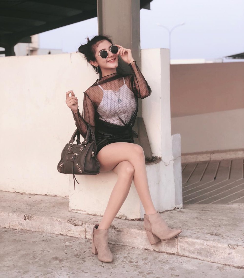 Foto Bugil Cewek Semok (Seksi Montok) Paling Hot