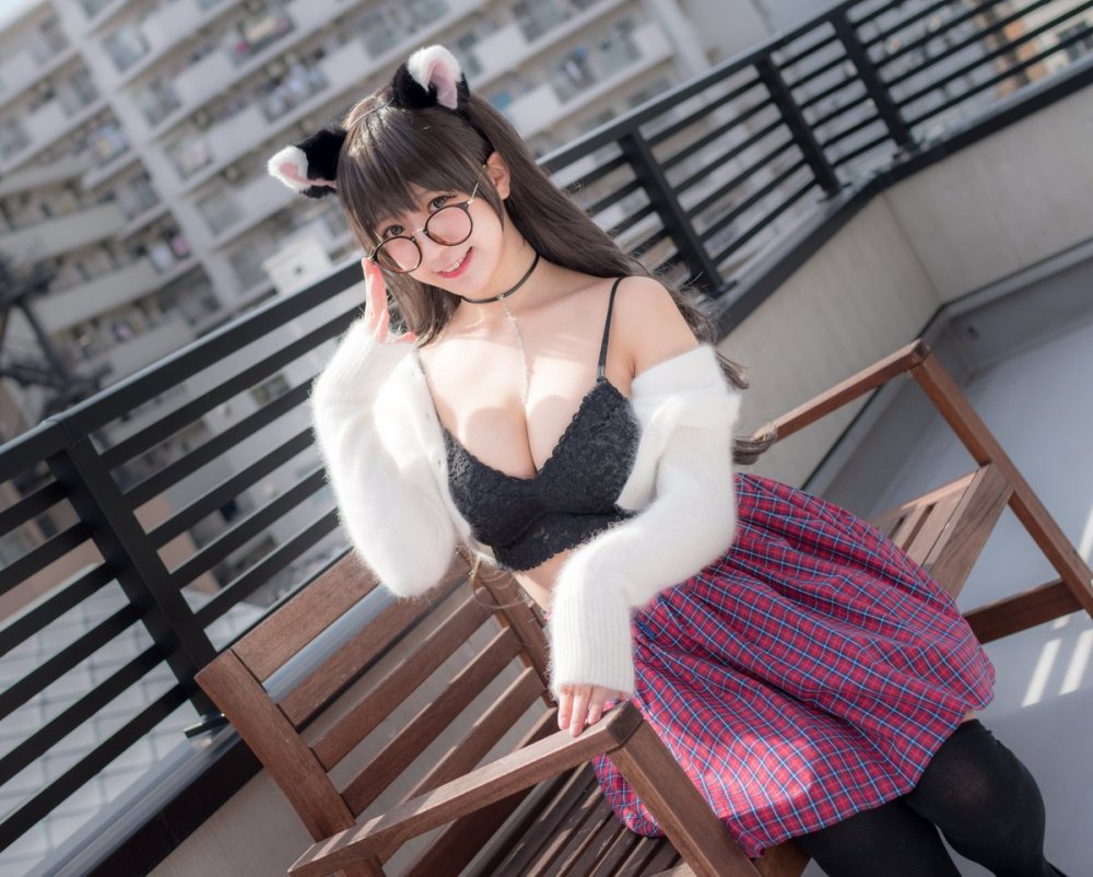 Selfie neckline cosplay