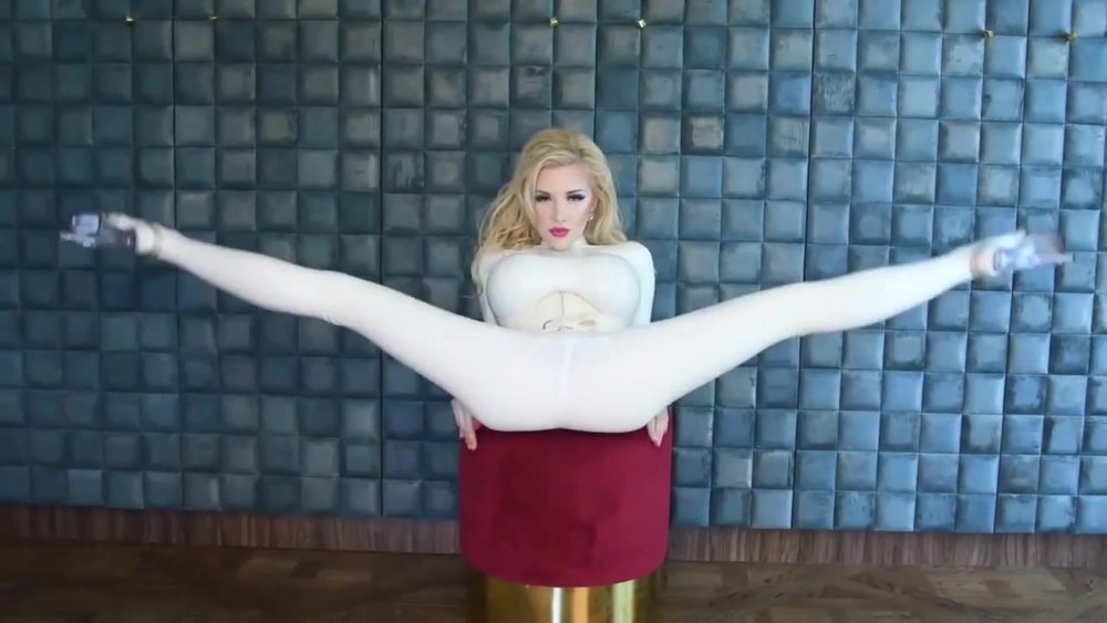 Julia Gütnel (Lotta Zlata)