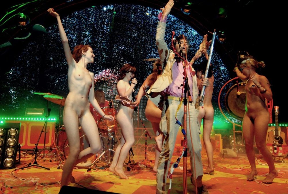 Nude concert