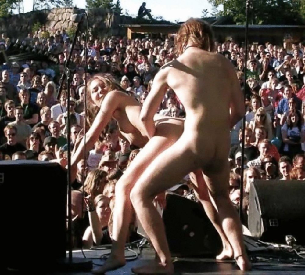 Naked girls on rock concerts