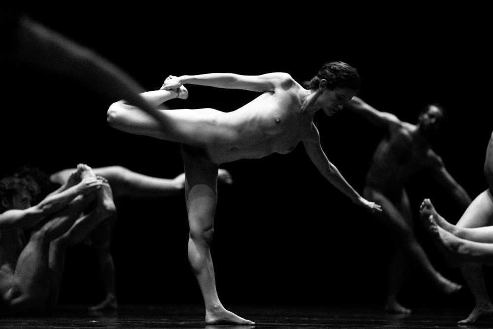 Stars undress on stage