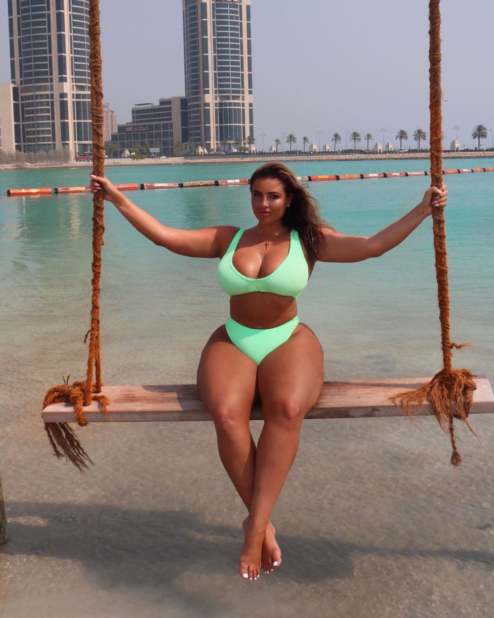 Djhannahb hannah hips with a crustacean