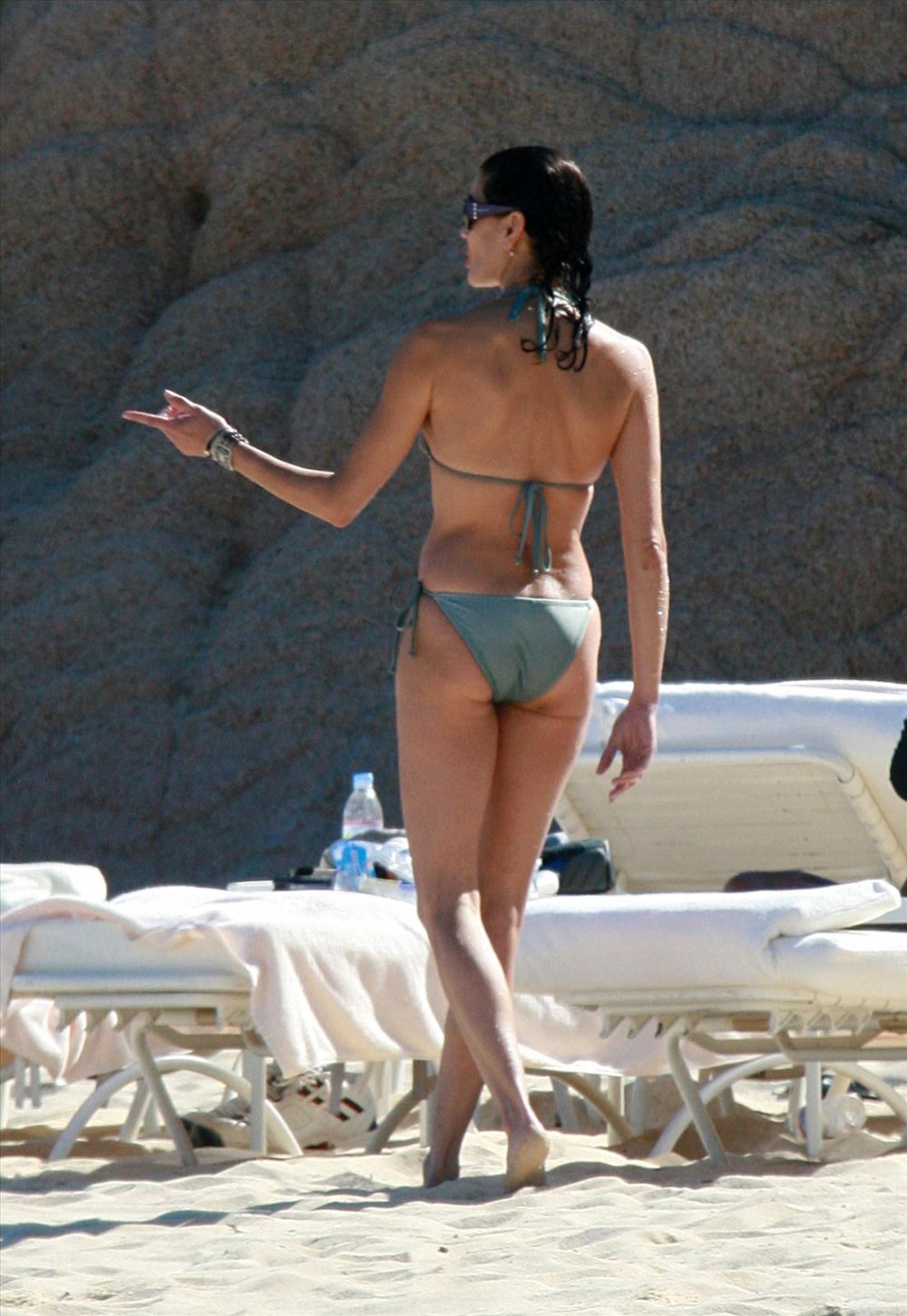 Teri Hatcher Bikini