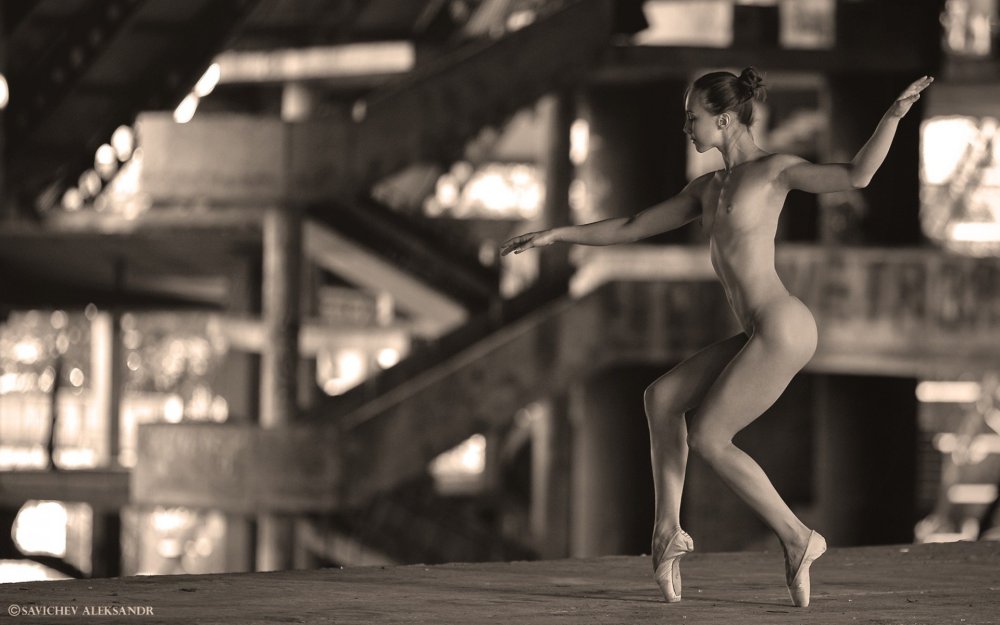 Ballerina chest naked vagina