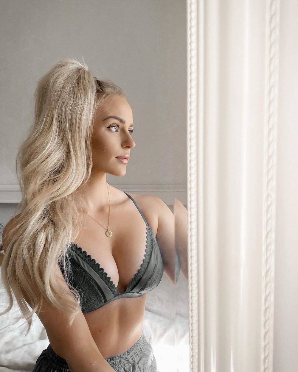 Lindsey Pels (Lindsey Pelas) Silicon