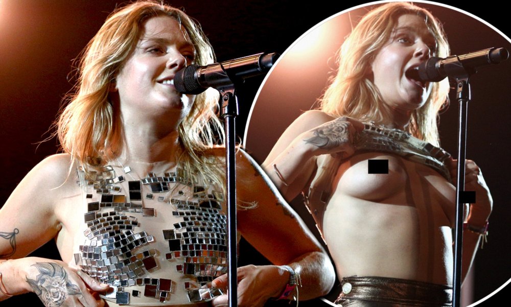 Singer Tove LO Toples