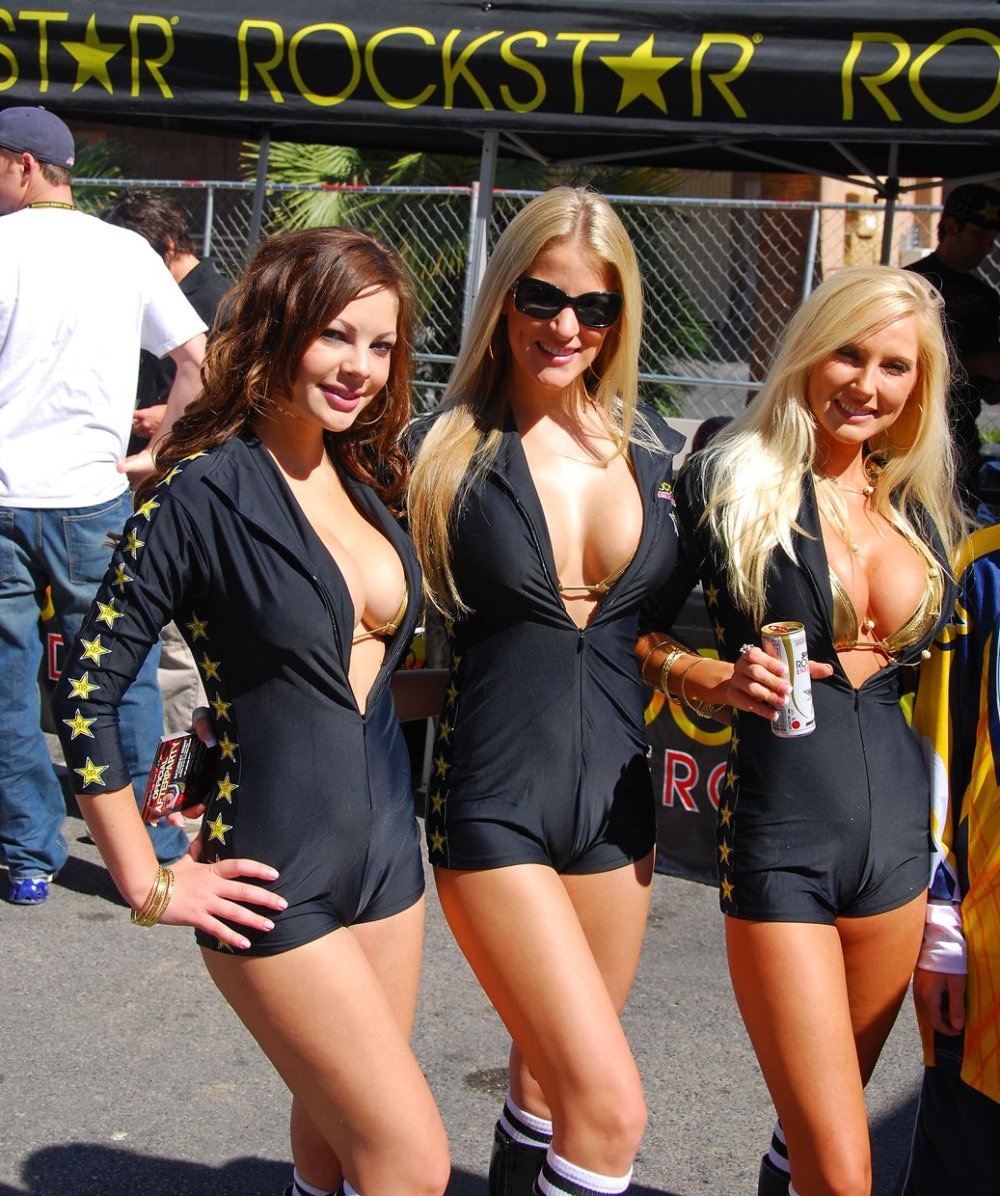 Girls on HD car races