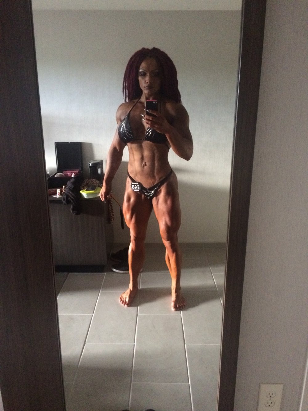 Natalya Kovaleva shows muscular legs