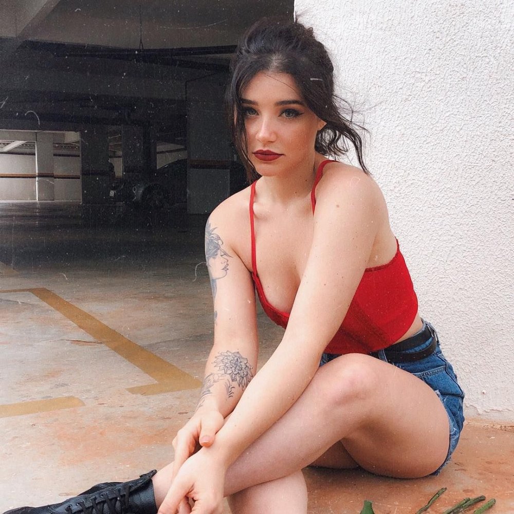 Mia Alves Hot