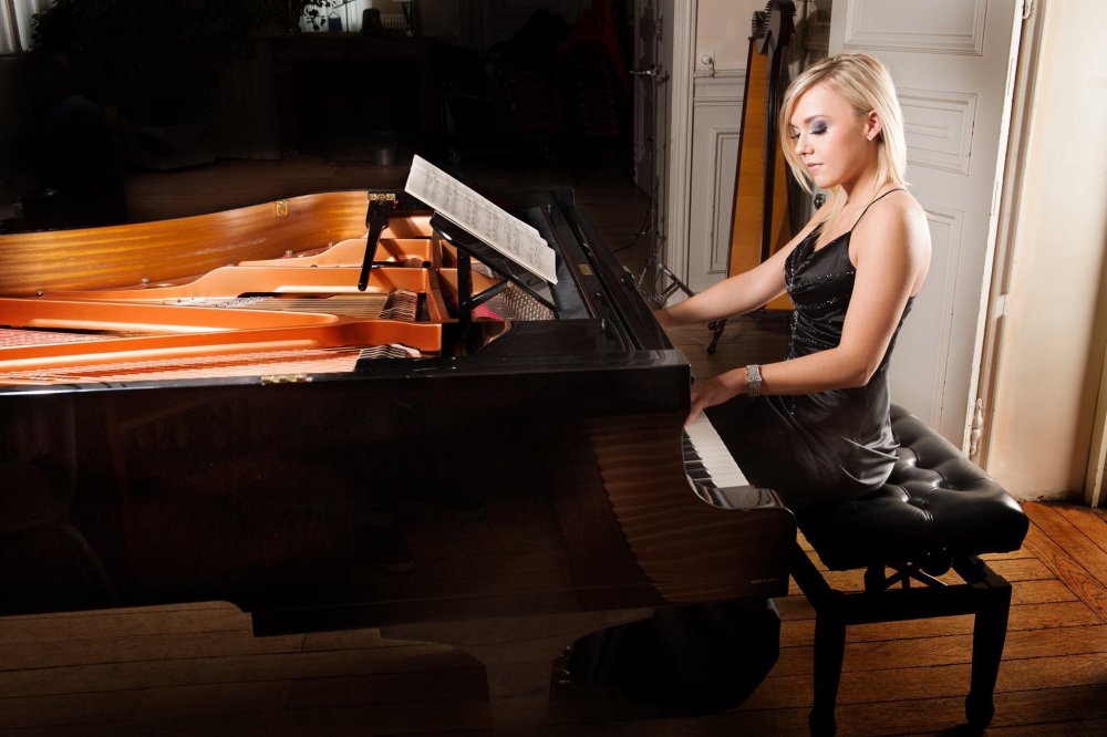 A woman on a piano