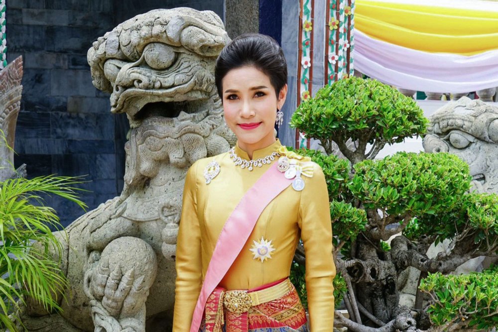 Vajiralongkorn, sineenat wongvajirapakdi
